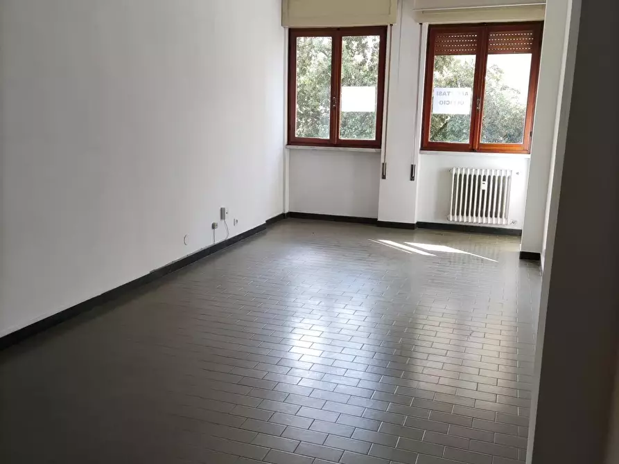 ufficio in vendita a Carrara in zona Avenza