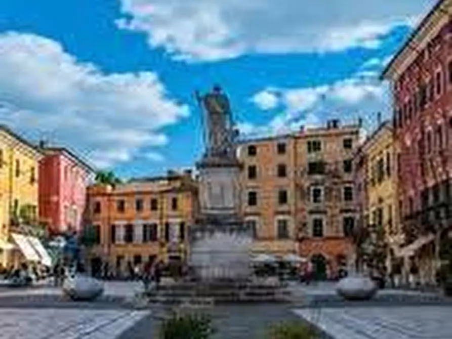 locale commerciale in vendita a Carrara