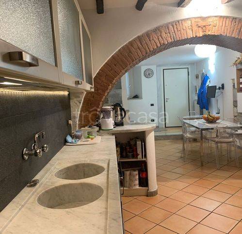 casa indipendente in vendita a Carrara in zona Centro Città