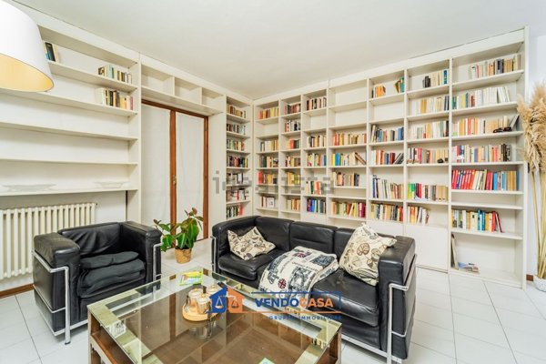 casa indipendente in vendita a Carrara in zona Avenza