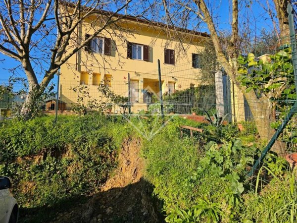 appartamento in vendita a Carrara in zona Bonascola