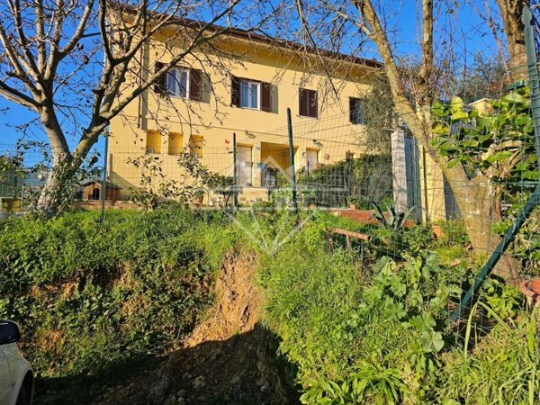 appartamento in vendita a Carrara in zona Bonascola