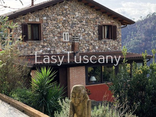 casa indipendente in vendita a Carrara in zona Marasio