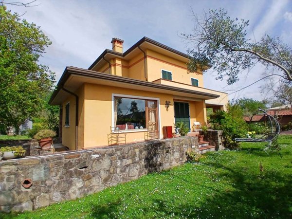 casa indipendente in vendita a Carrara in zona Fossone