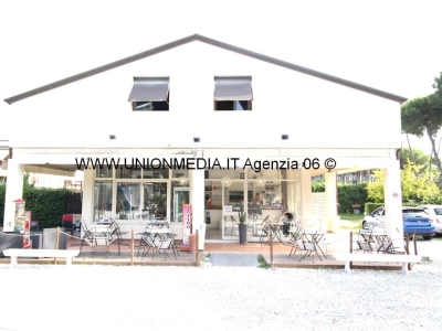 casa indipendente in vendita a Carrara