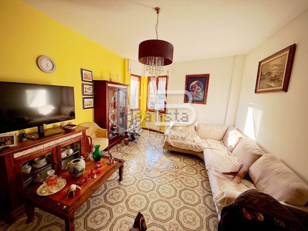 appartamento in vendita a Carrara in zona Marina di Carrara