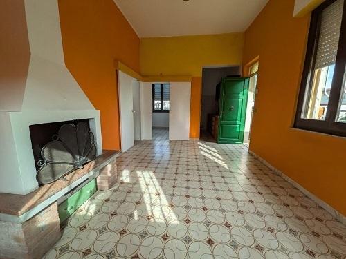 casa indipendente in vendita a Carrara in zona Marina di Carrara