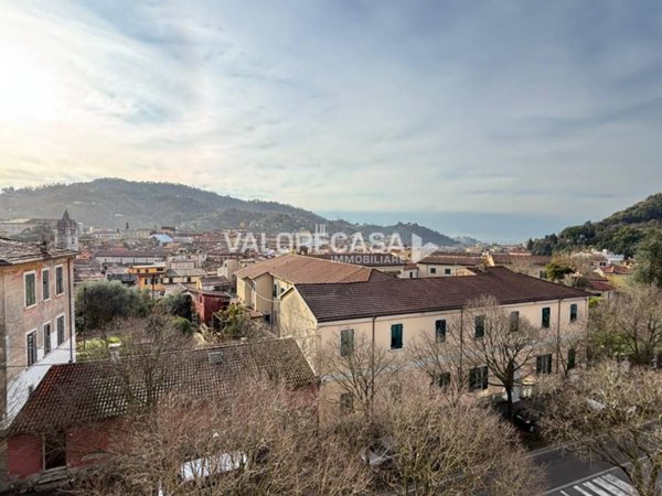 appartamento in vendita a Carrara in zona Centro Città