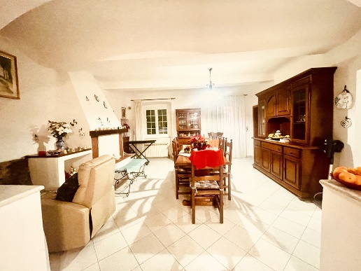 appartamento in vendita a Carrara in zona Centro Città