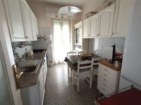 appartamento in vendita a Carrara in zona Avenza