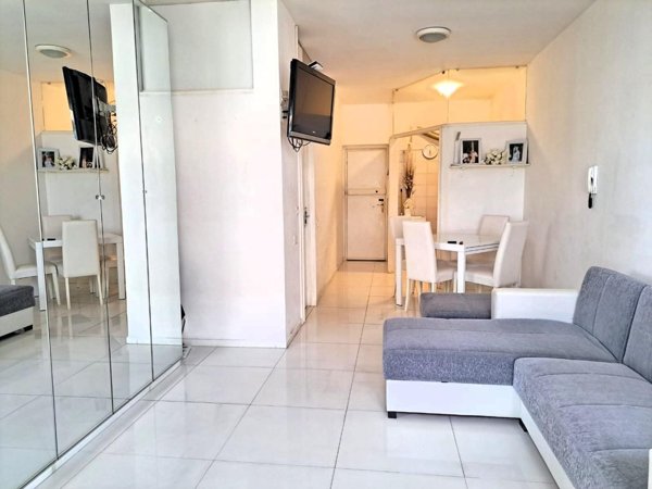 appartamento in vendita a Carrara in zona Marina di Carrara