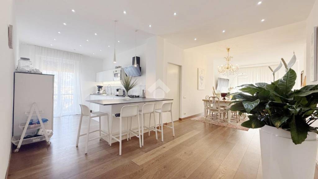 appartamento in vendita a Carrara in zona Marina di Carrara