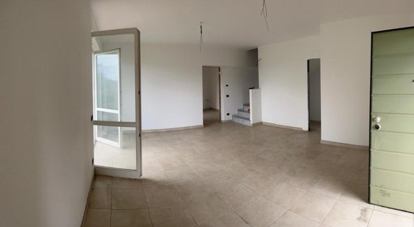 casa indipendente in vendita a Carrara in zona Avenza