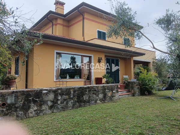 casa indipendente in vendita a Carrara in zona Fossone