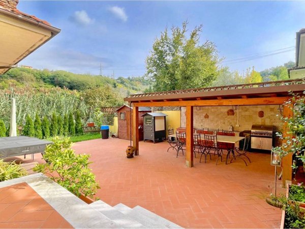 casa indipendente in vendita a Carrara in zona Bonascola