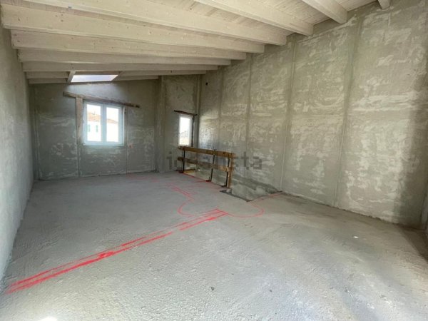 casa indipendente in vendita a Carrara