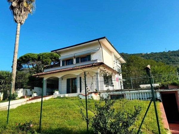casa indipendente in vendita a Carrara in zona Fossone