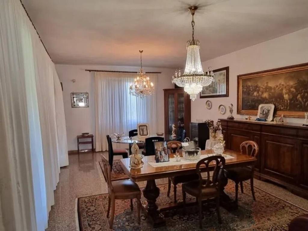 casa indipendente in vendita a Carrara in zona Marina di Carrara