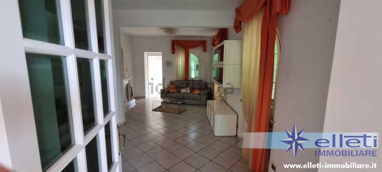 casa indipendente in vendita a Carrara