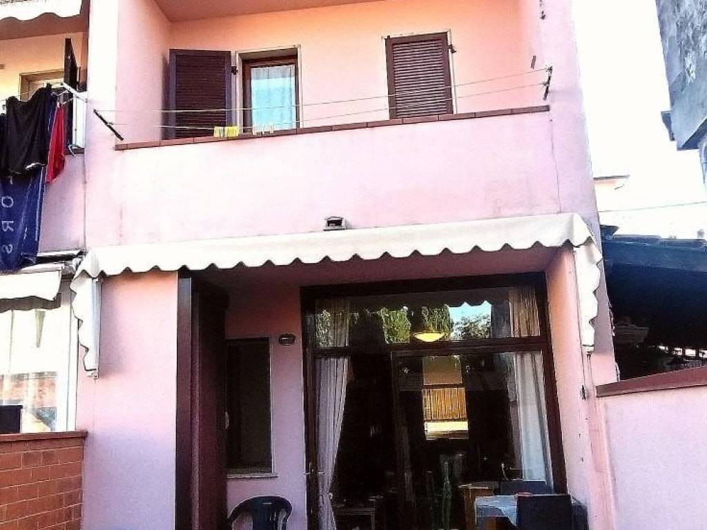 casa indipendente in vendita a Carrara in zona Marina di Carrara