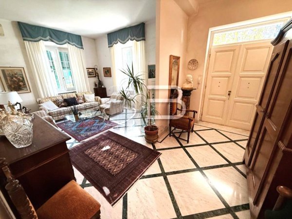 casa indipendente in vendita a Carrara in zona Centro Città