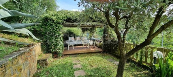 casa indipendente in vendita a Carrara