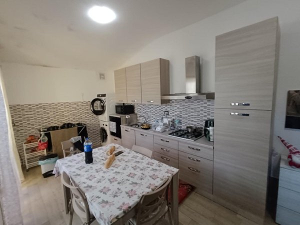 casa semindipendente in vendita a Carrara in zona Avenza