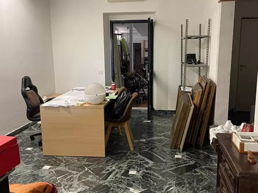 locale commerciale in vendita a Carrara in zona Marina di Carrara