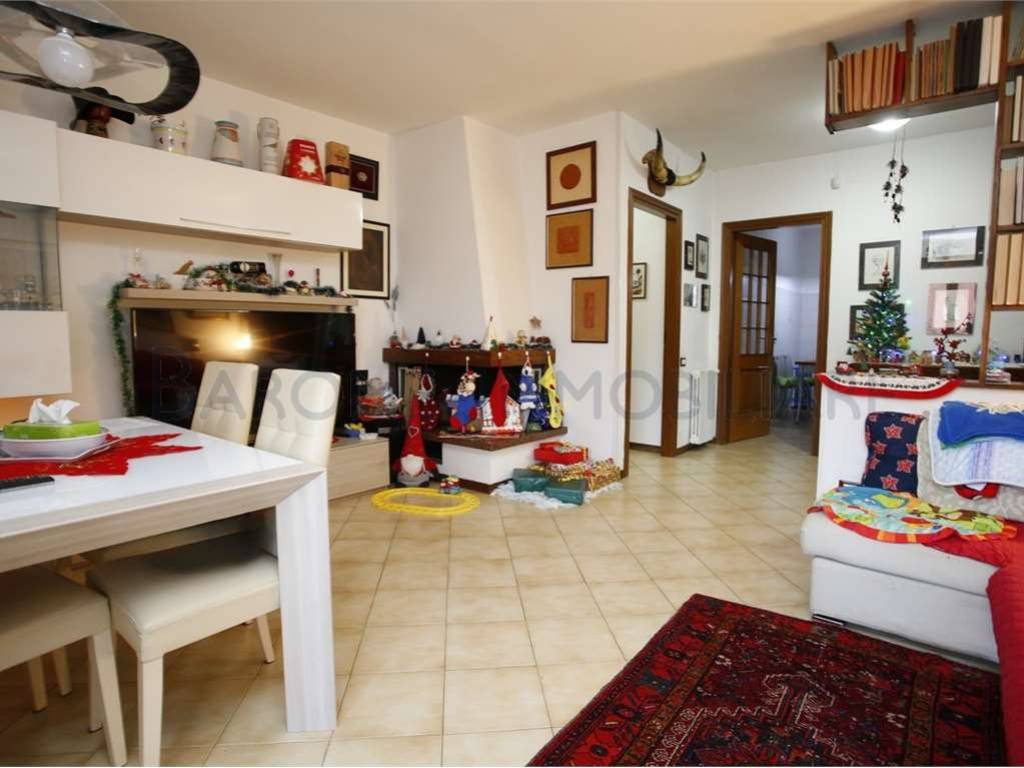 appartamento in vendita a Carrara in zona Bonascola