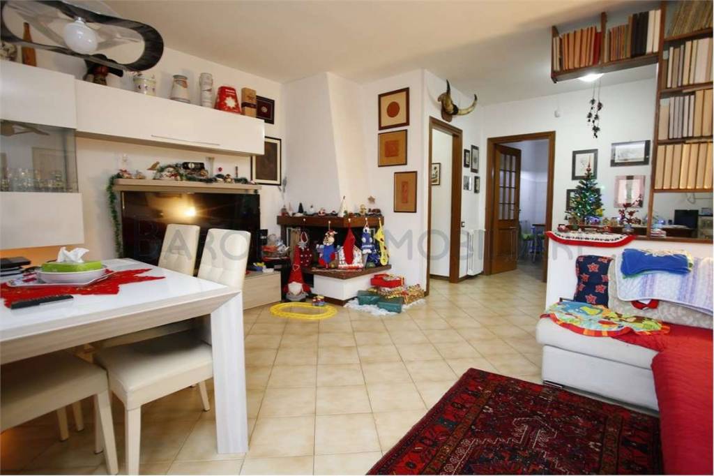 appartamento in vendita a Carrara in zona Bonascola