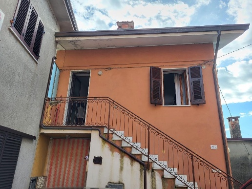 casa semindipendente in vendita a Carrara in zona Fossone