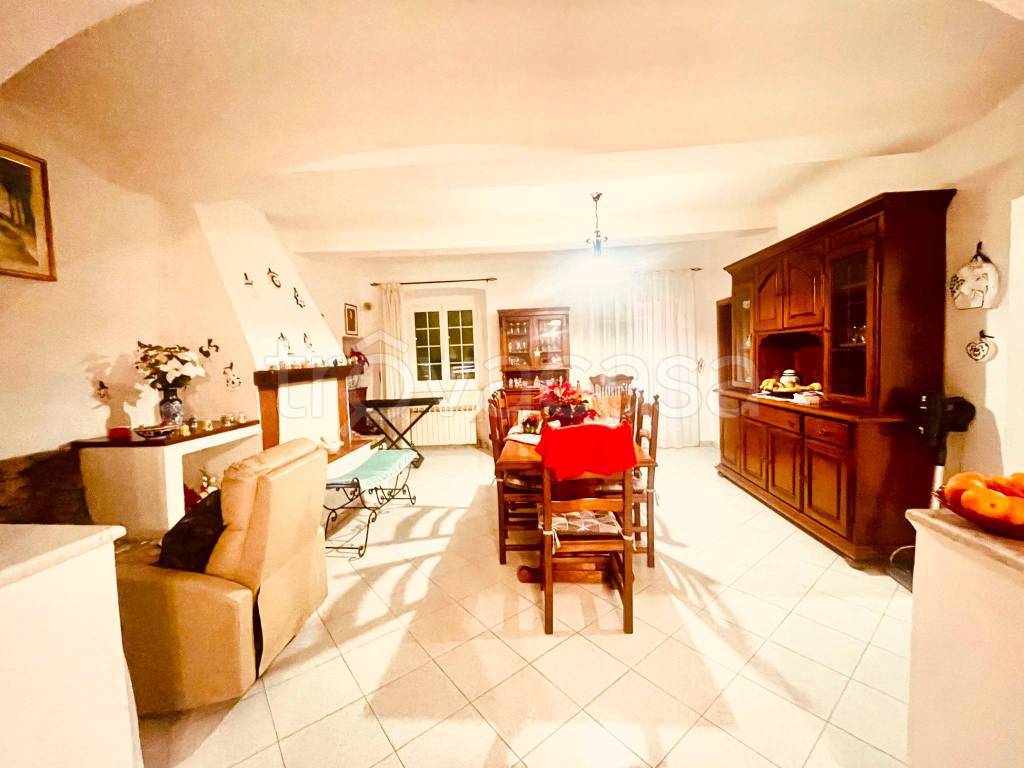 appartamento in vendita a Carrara in zona Centro Città