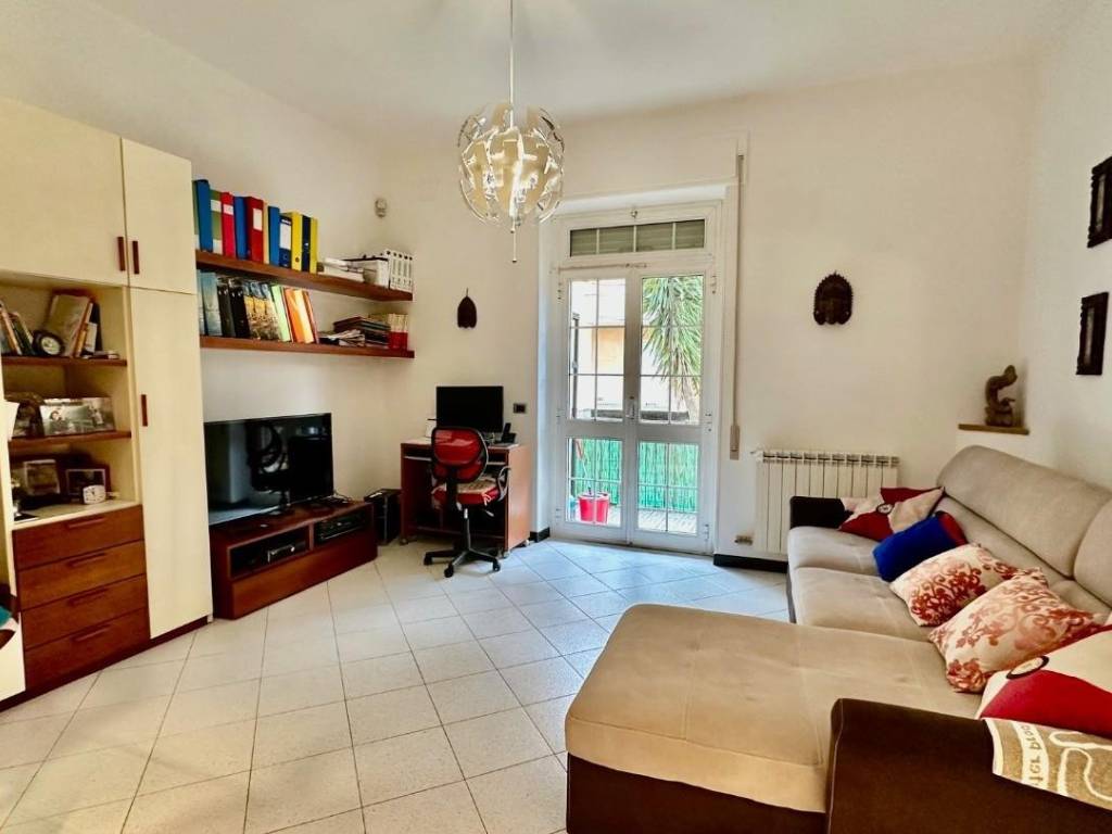 appartamento in vendita a Carrara in zona Avenza