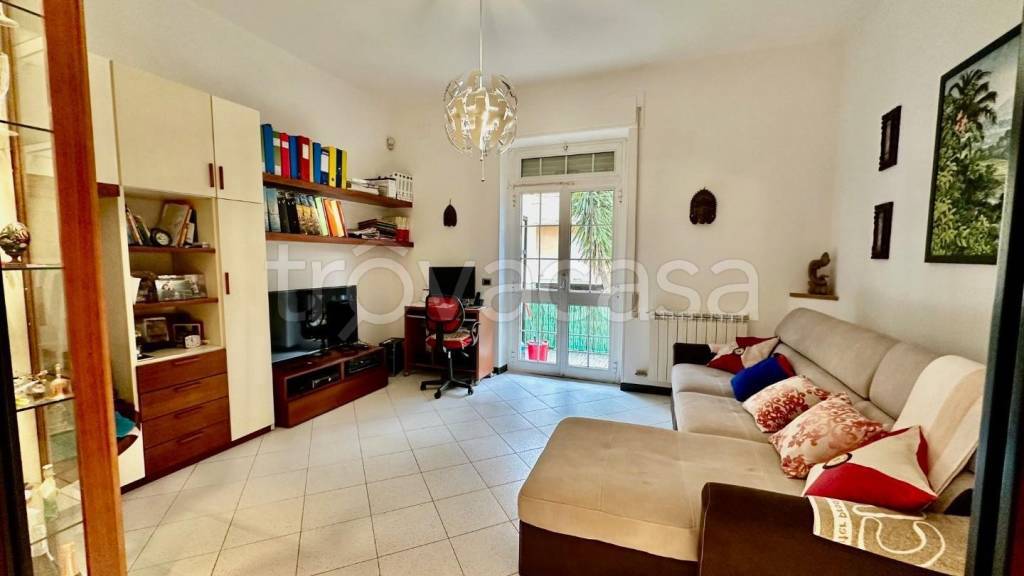 appartamento in vendita a Carrara in zona Avenza