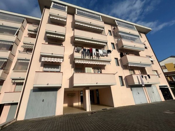 appartamento in vendita a Carrara in zona Bonascola