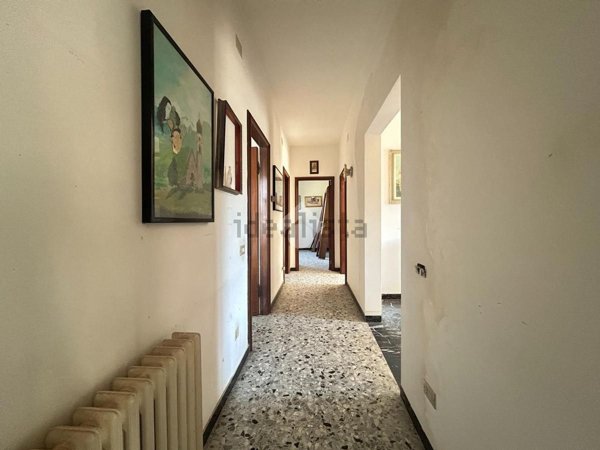 casa semindipendente in vendita a Carrara in zona Bonascola