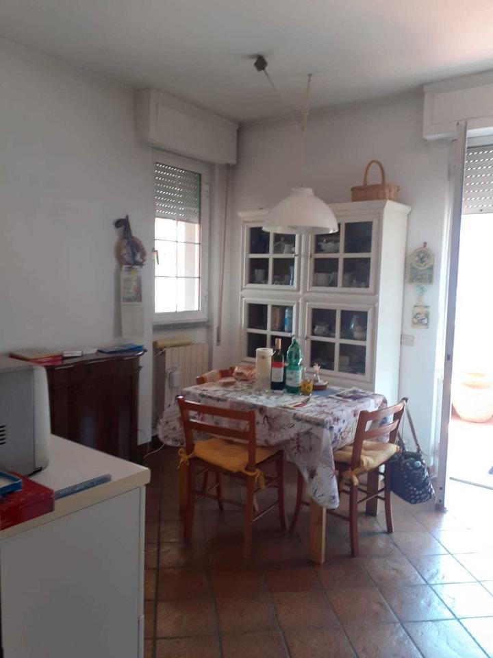 appartamento in vendita a Carrara in zona Marina di Carrara