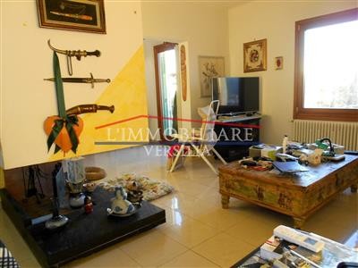 casa indipendente in vendita a Carrara
