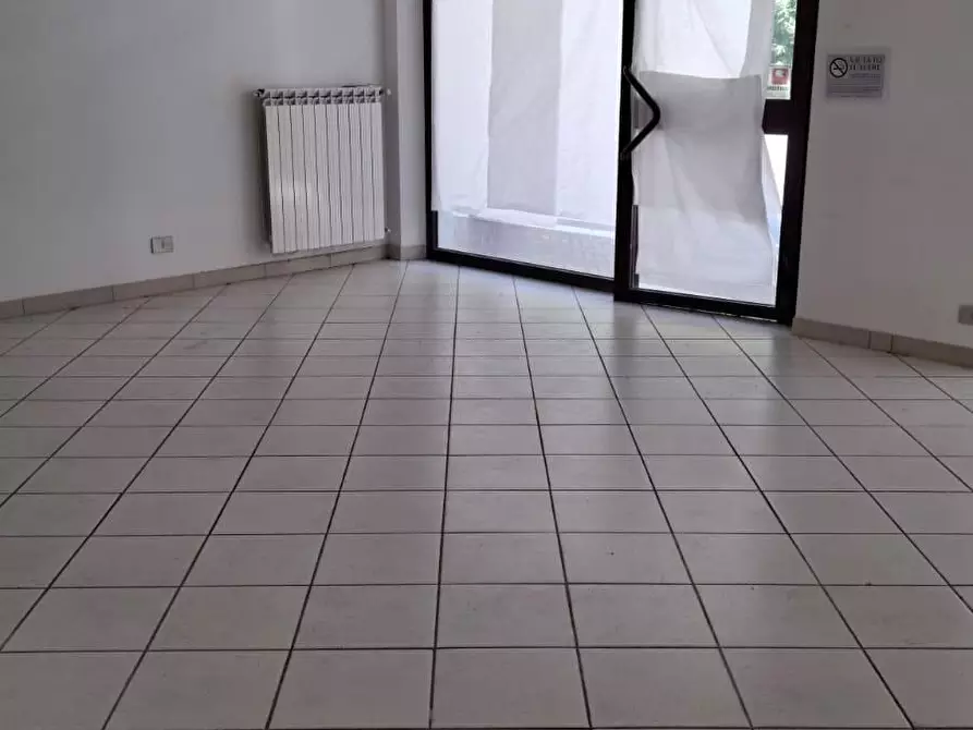 negozio in vendita a Carrara in zona Marina di Carrara