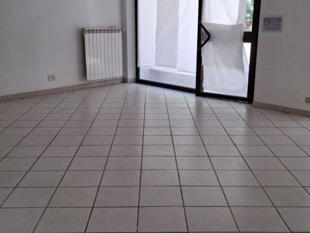 negozio in vendita a Carrara in zona Marina di Carrara