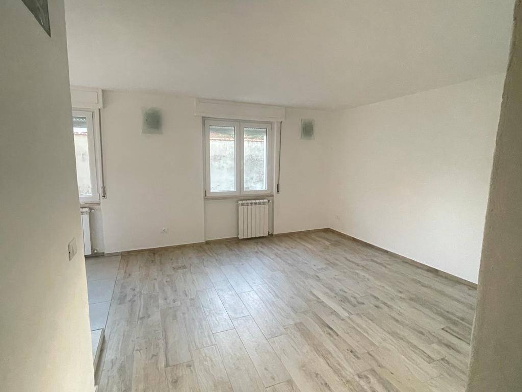 appartamento in vendita a Carrara in zona Marina di Carrara