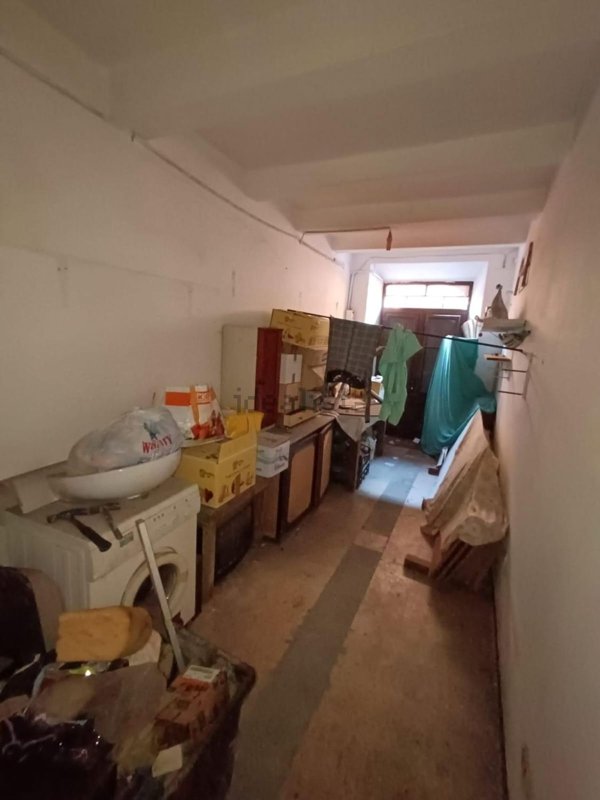 locale commerciale in vendita a Carrara in zona Avenza