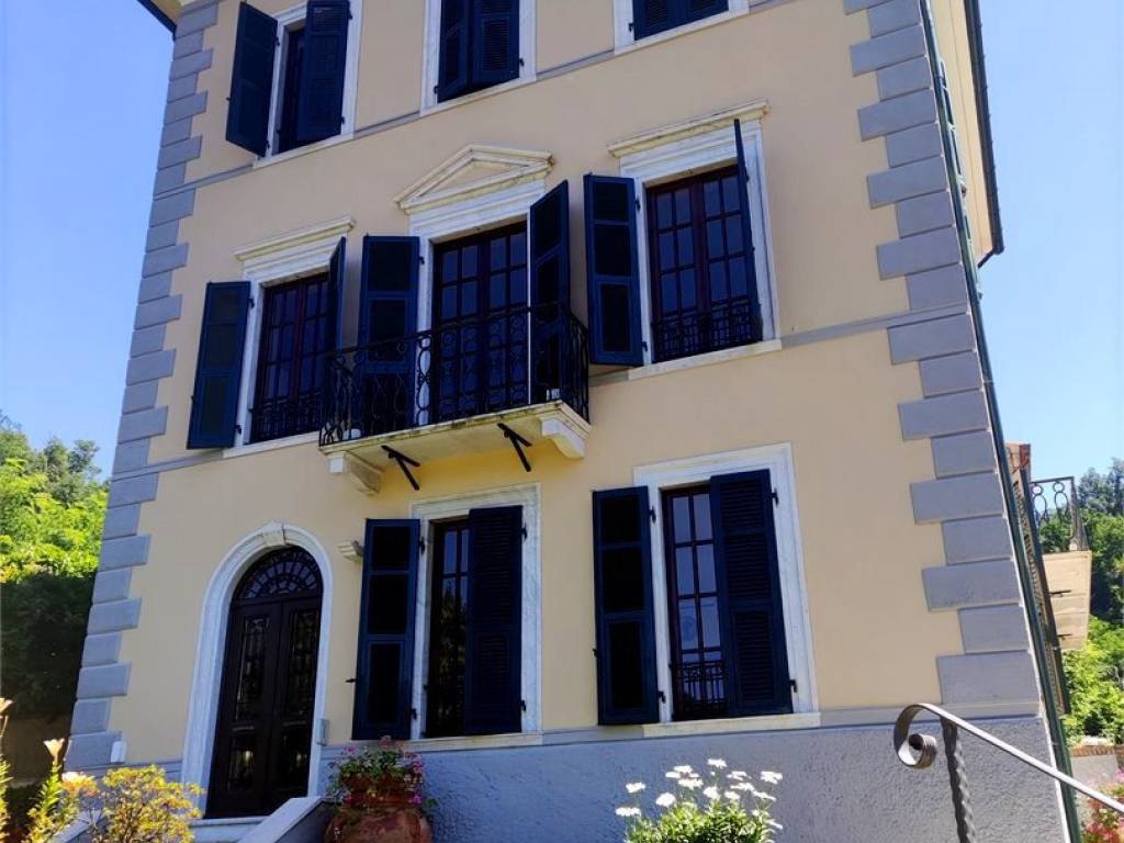 casa indipendente in vendita a Carrara in zona Stabbio