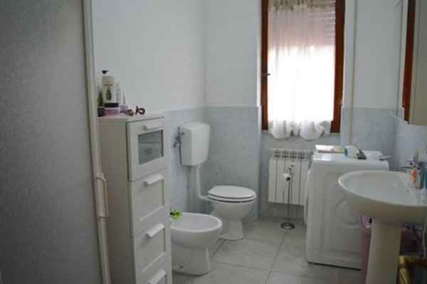 appartamento in vendita a Carrara in zona Fabbrica