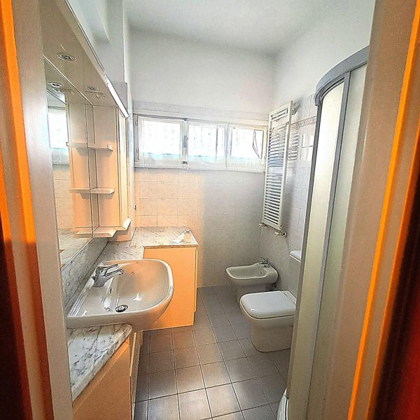 appartamento in vendita a Carrara in zona Marina di Carrara