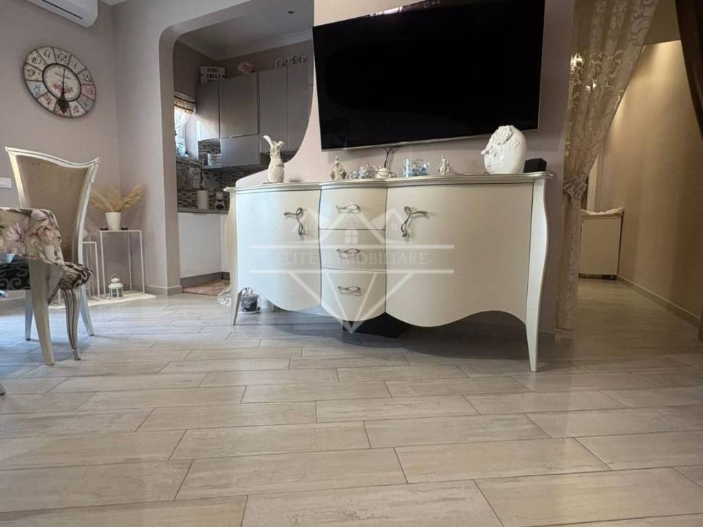 appartamento in vendita a Carrara in zona Avenza