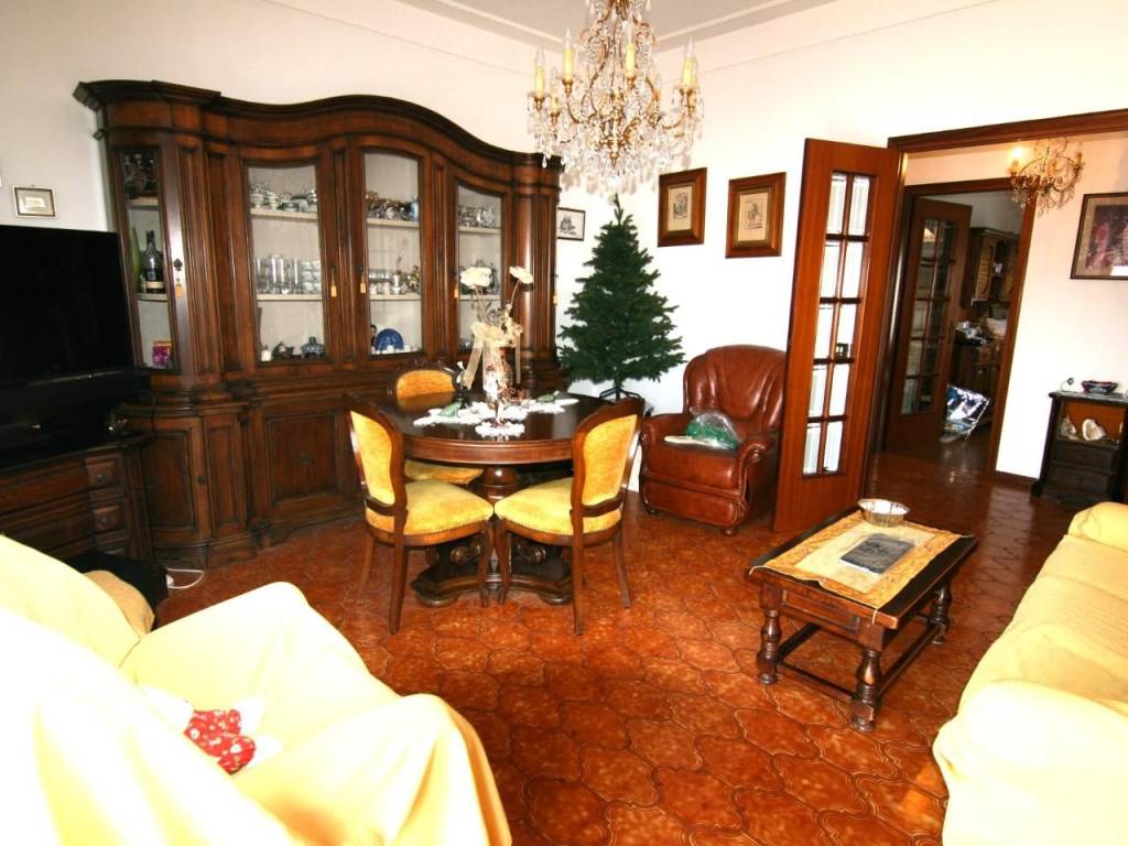 appartamento in vendita a Carrara in zona Bonascola