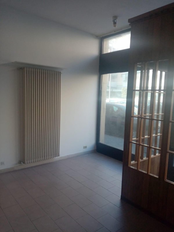 locale commerciale in vendita a Carrara in zona Marina di Carrara