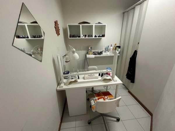 negozio in vendita a Carrara in zona Avenza