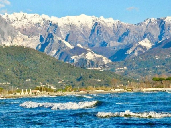 appartamento in vendita a Carrara in zona Marina di Carrara